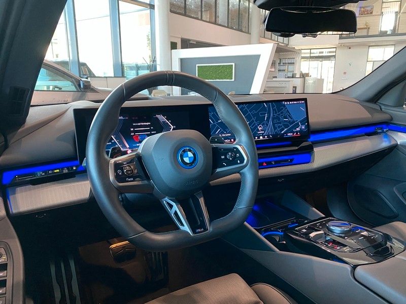 BMW 550e Lim xDr. M-Sport SurrView Sbel HUD AHK ACC