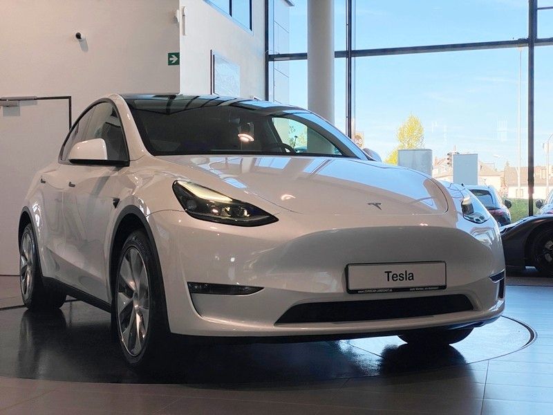 Tesla Model Y AWD Long Range Dual Motor Panorama LED