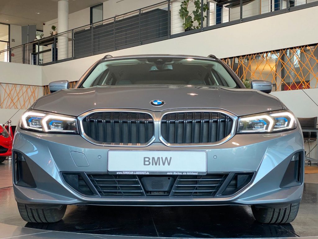 BMW 318d Touring Curved DrivingA SportS Kam LED ACC