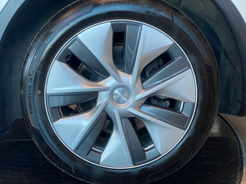 Tesla Model Y AWD Long Range Dual Motor Panorama LED