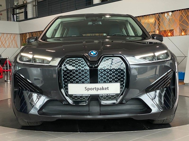 BMW iX xDrive40 Sportpaket Loft CockpitProf ACC H&K