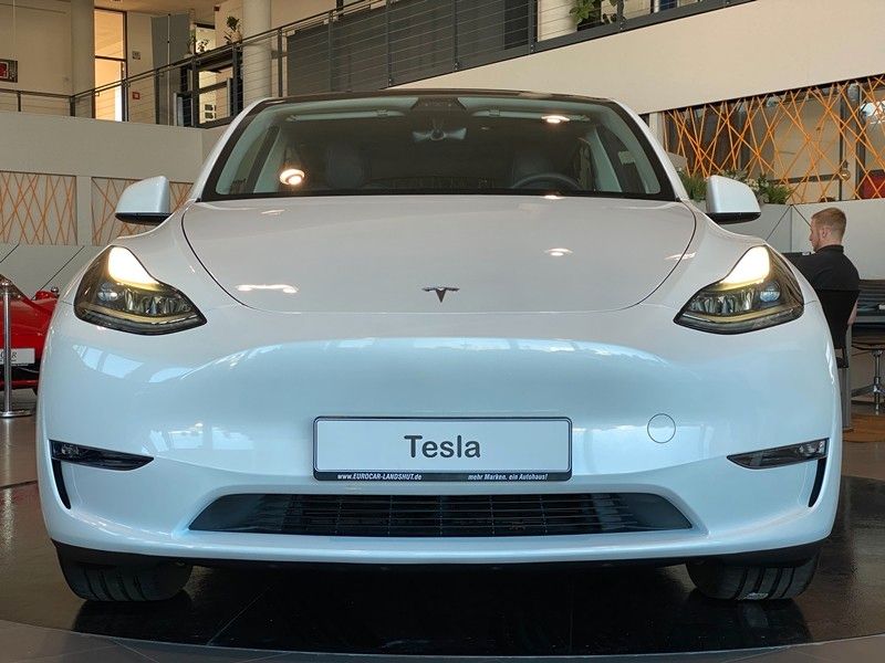 Tesla Model Y AWD Long Range Dual Motor Panorama LED
