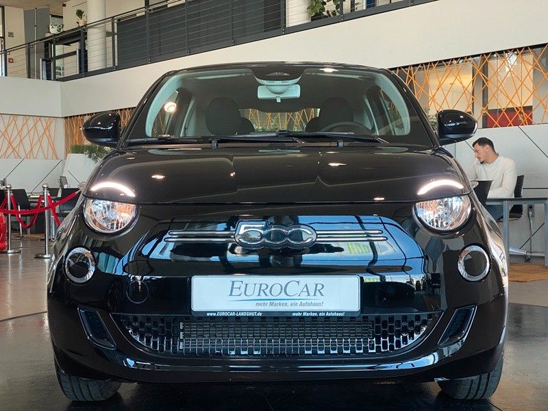 Fiat 500e 42kW/h SmartphoneInt. AmbienteB SpurhalteA.