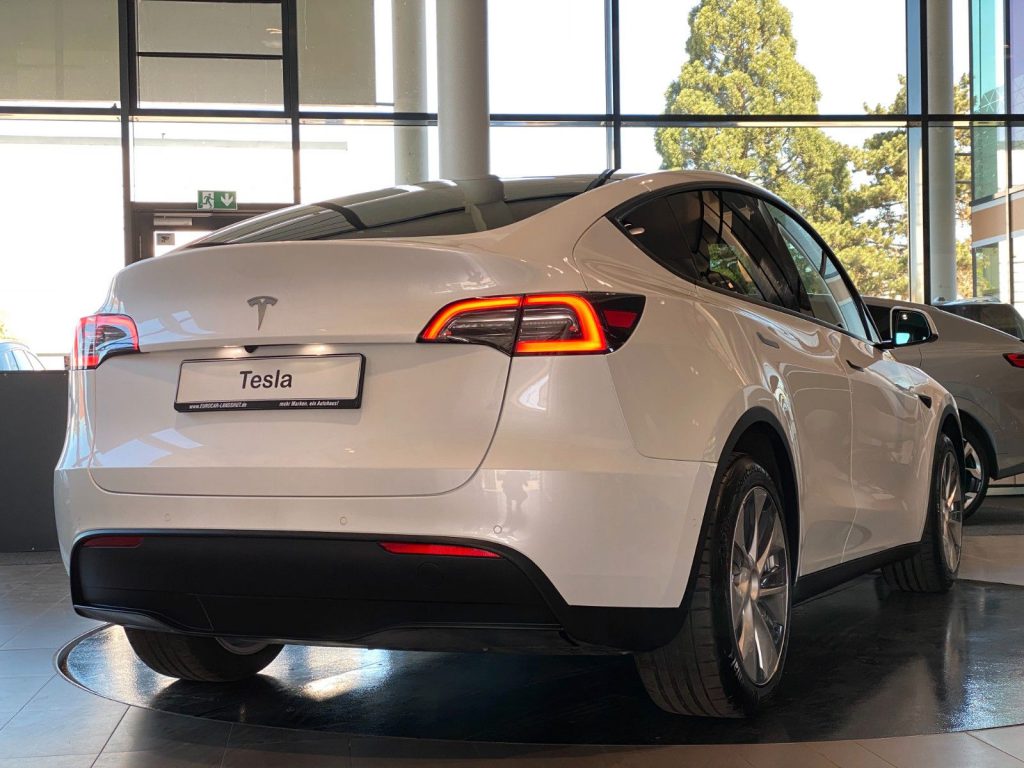 Tesla Model Y AWD Long Range Dual Motor Enh.Autopilot