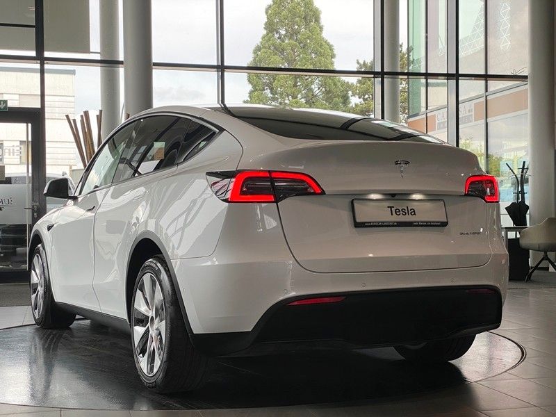Tesla Model Y AWD Long Range Dual Motor Panorama LED