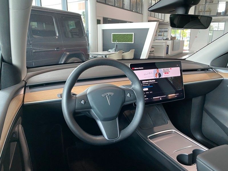 Tesla Model Y AWD Long Range Dual Motor Panorama LED