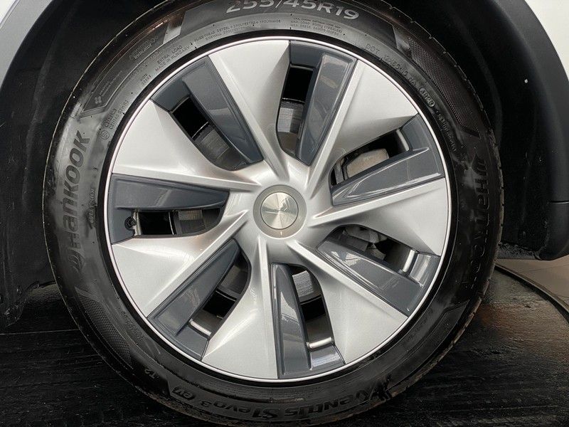 Tesla Model Y AWD Long Range Dual Motor Panorama LED