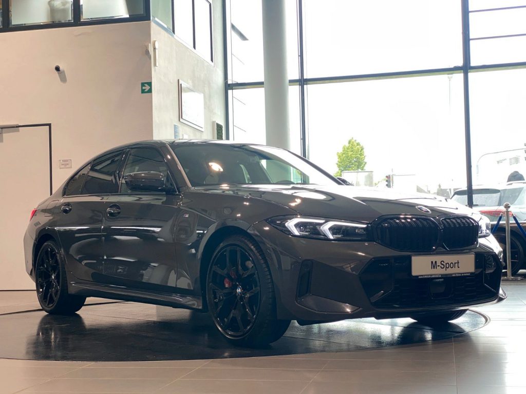 BMW 330i xDr M-Sport Pro M-Sitze Carbon Sthz AHK ACC