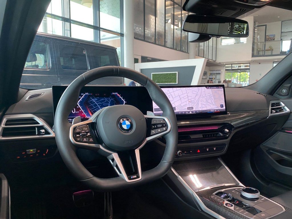 BMW 330i xDr M-Sport Pro M-Sitze Carbon Sthz AHK ACC