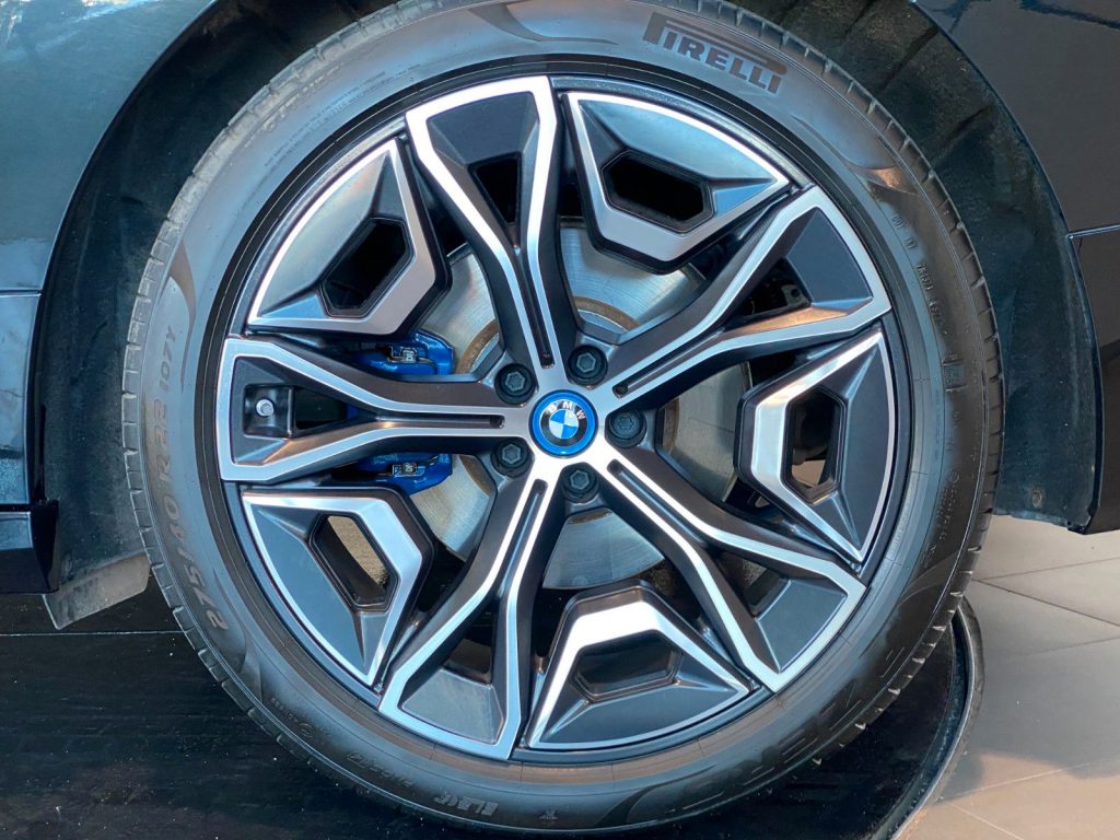 BMW iX 40 Sport Excellence Laser M-Sitz Sbel ACC 22"