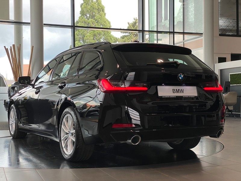BMW 330d Touring Curved SportS Kamera LED H&K ACC
