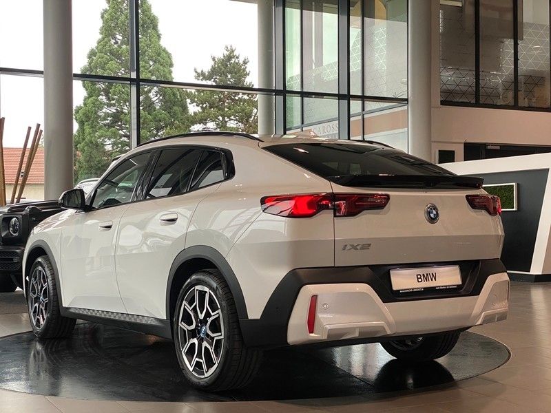 BMW iX2 xDrive30 InnovP Memory Pano H&K ACC AHK 360°