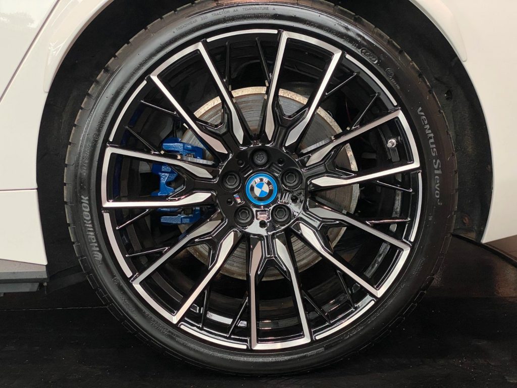 BMW i4 M50 M-Sitze Laser SurrView eGSD H&K ACC AHK