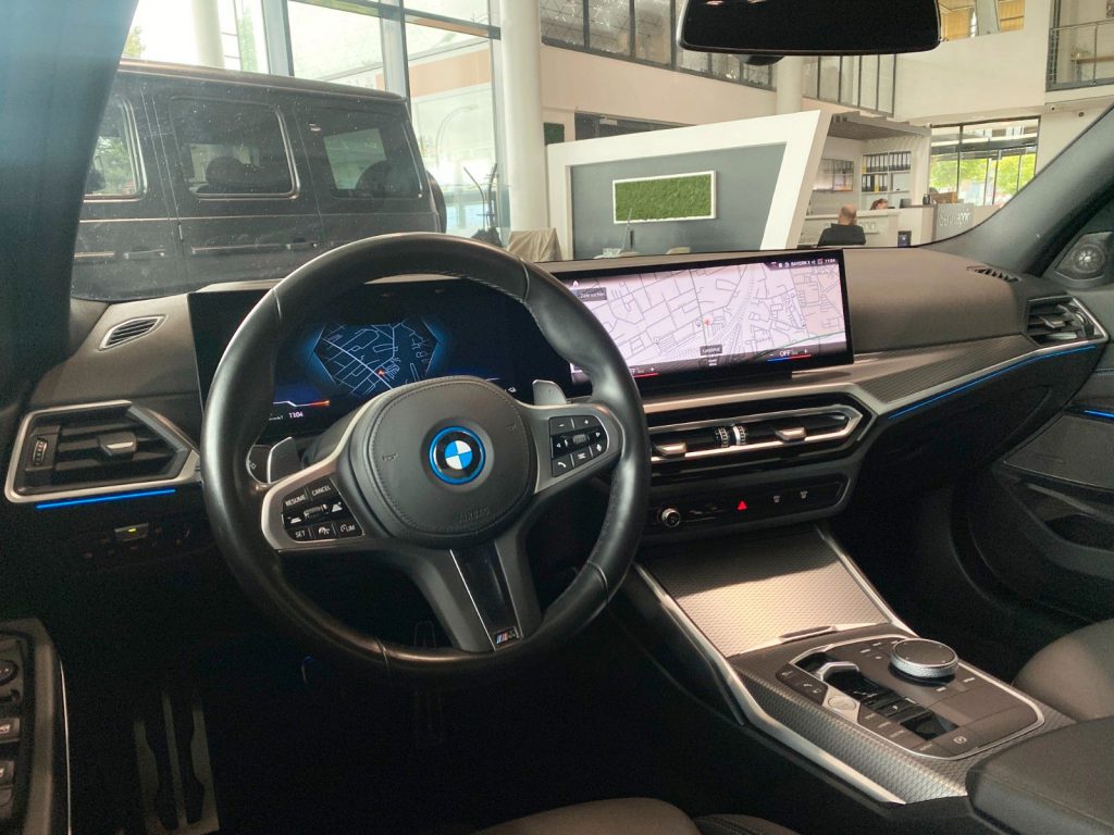 BMW 320e M-Sport Innov-Paket AmbienteB HUD H&K ACC
