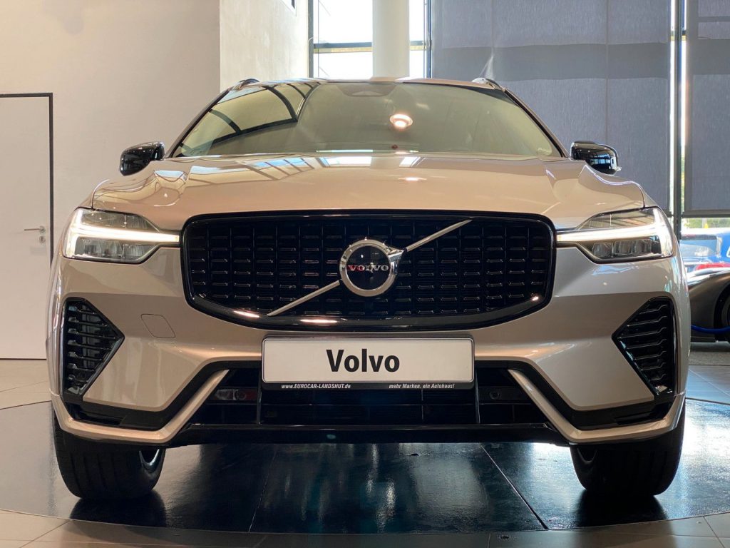 Volvo XC60 B4 Plus Dark Navi LED Memory Sthz ACC 20"