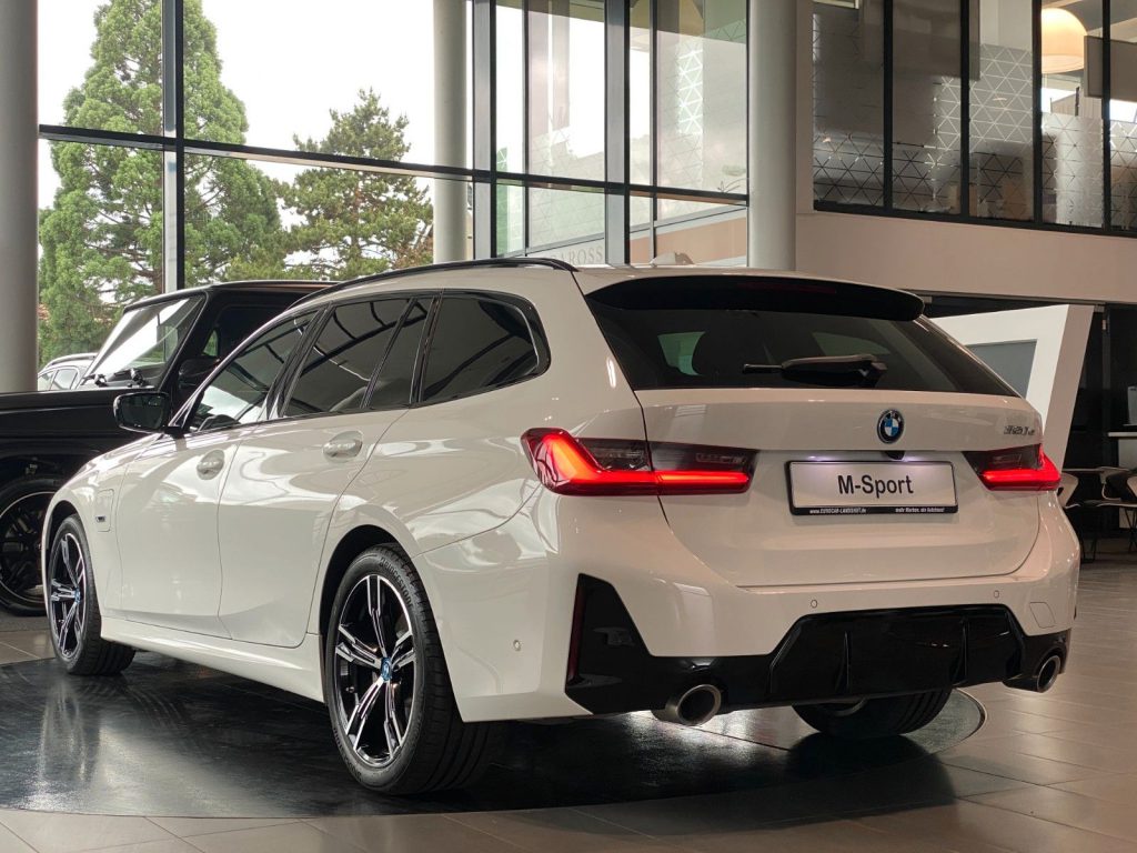 BMW 320e M-Sport Innov-Paket AmbienteB HUD H&K ACC