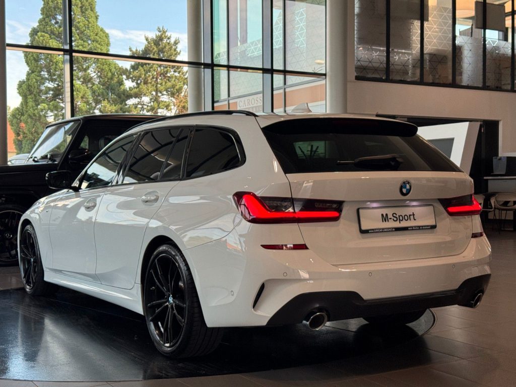 BMW 330i xDrive M-Sport CockpitProf Laser Pano Leder