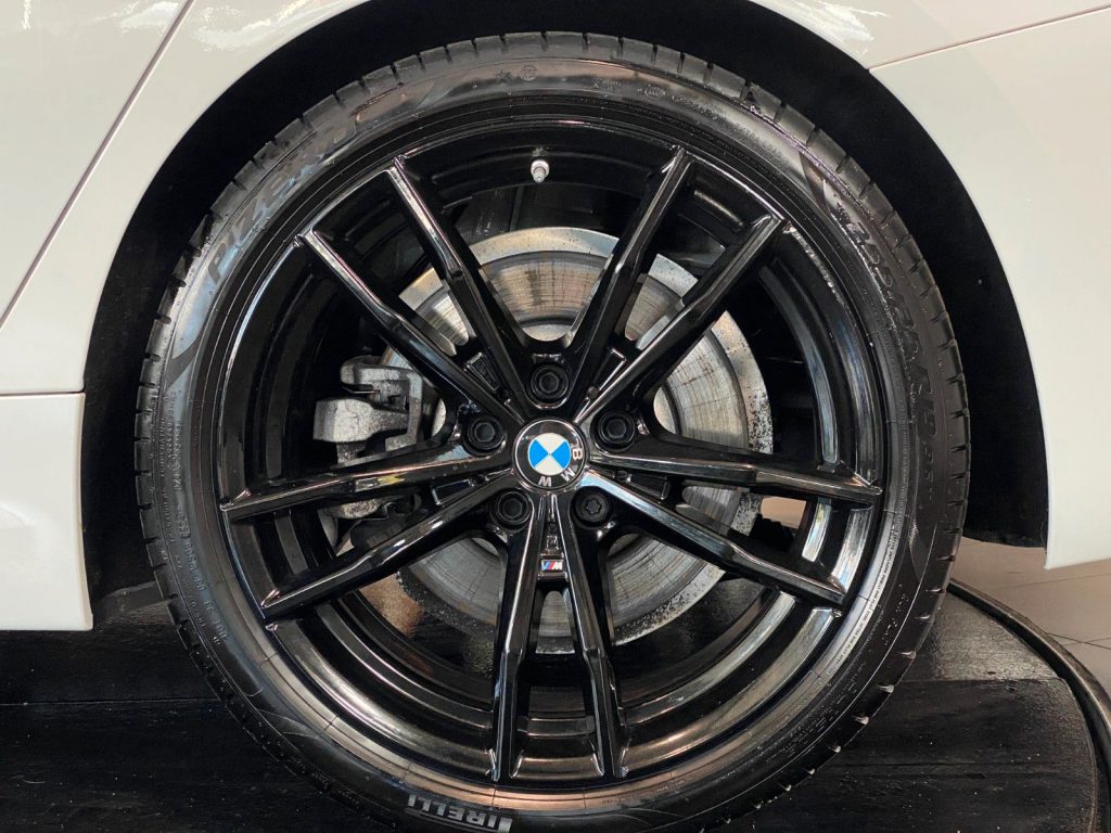 BMW 330i xDrive M-Sport CockpitProf Laser Pano Leder