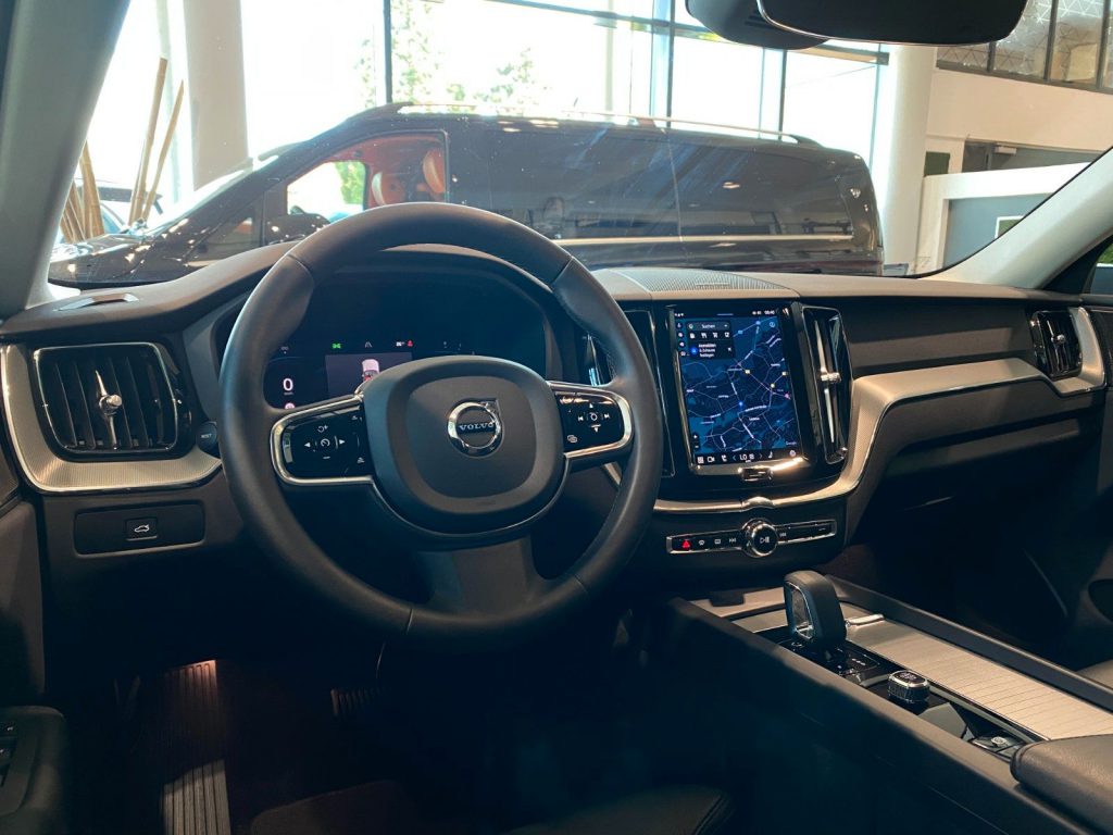 Volvo XC60 B4 Plus Dark Navi LED Memory H&K ACC 360°