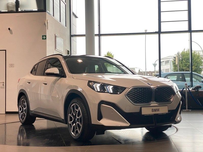 BMW iX2 xDrive30 InnovP Memory Pano H&K ACC AHK 360°