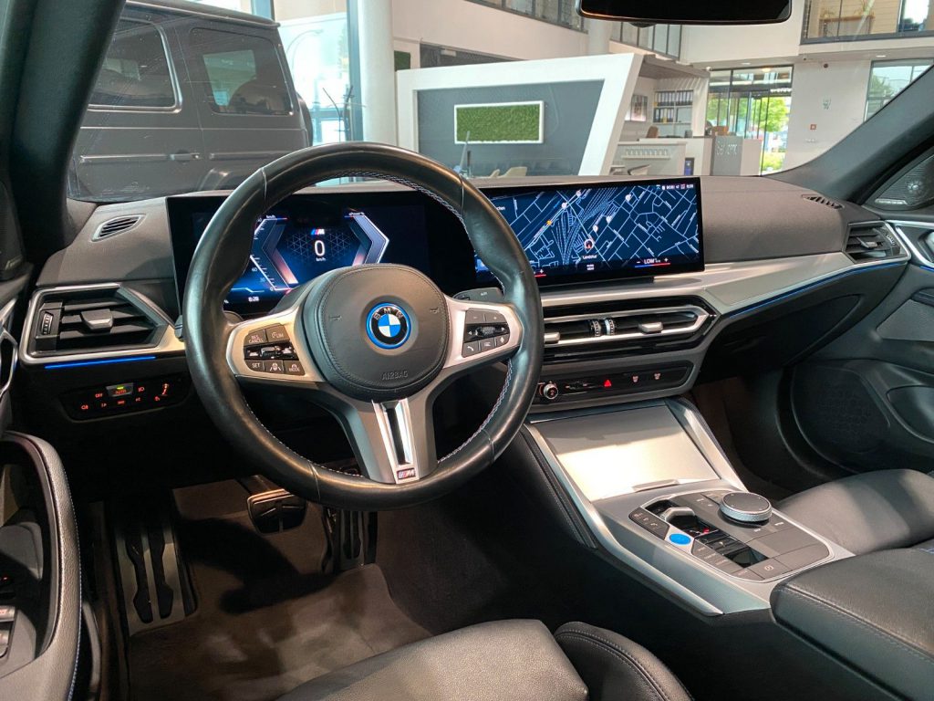 BMW i4 M50 M-Sitze Laser SurrView eGSD H&K ACC AHK