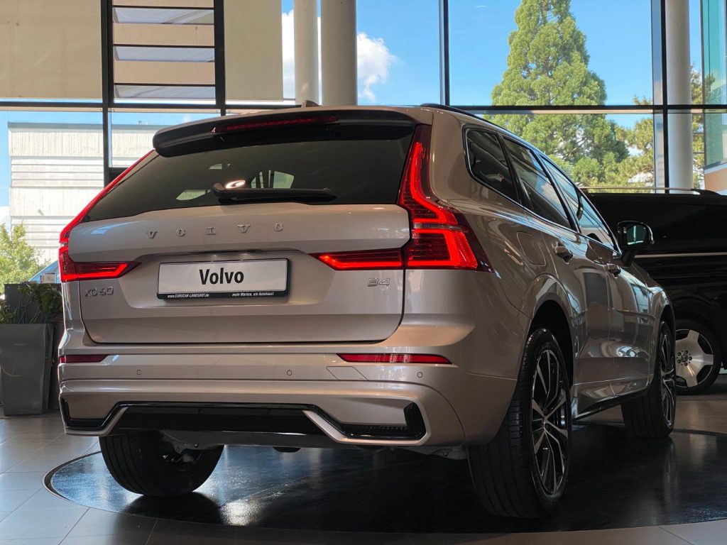 Volvo XC60 B4 Plus Dark Navi LED Memory Sthz ACC 20"
