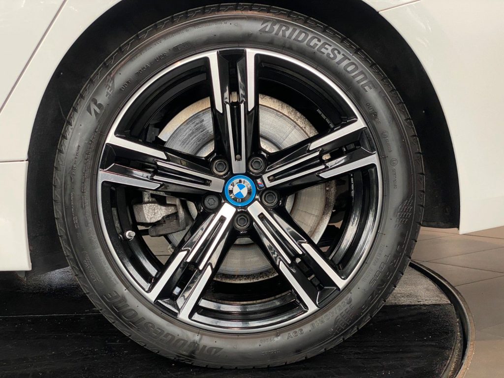 BMW 320e M-Sport Innov-Paket AmbienteB HUD H&K ACC
