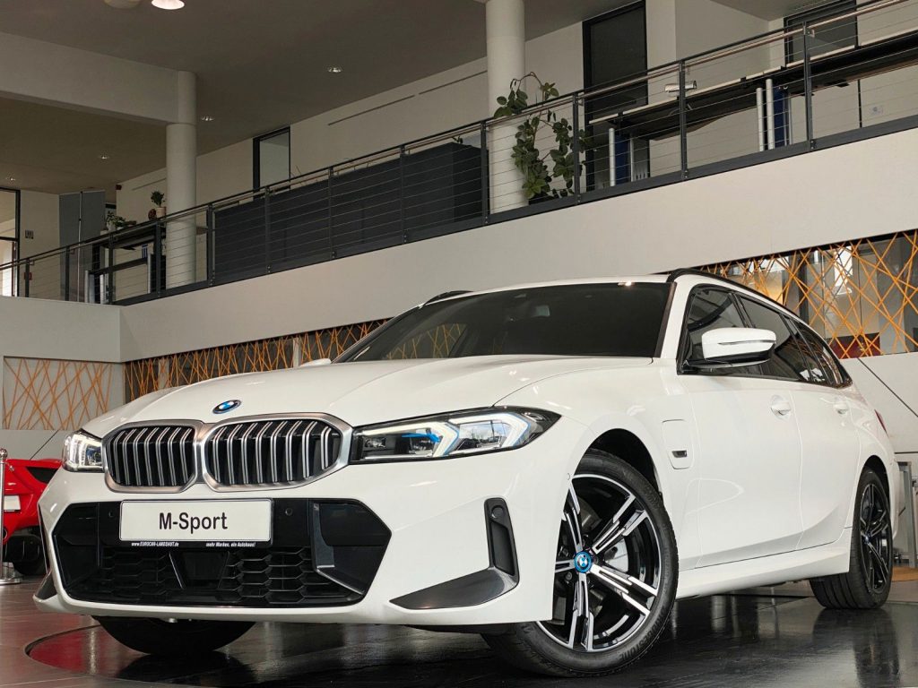 BMW 320e M-Sport Innov-Paket AmbienteB HUD H&K ACC