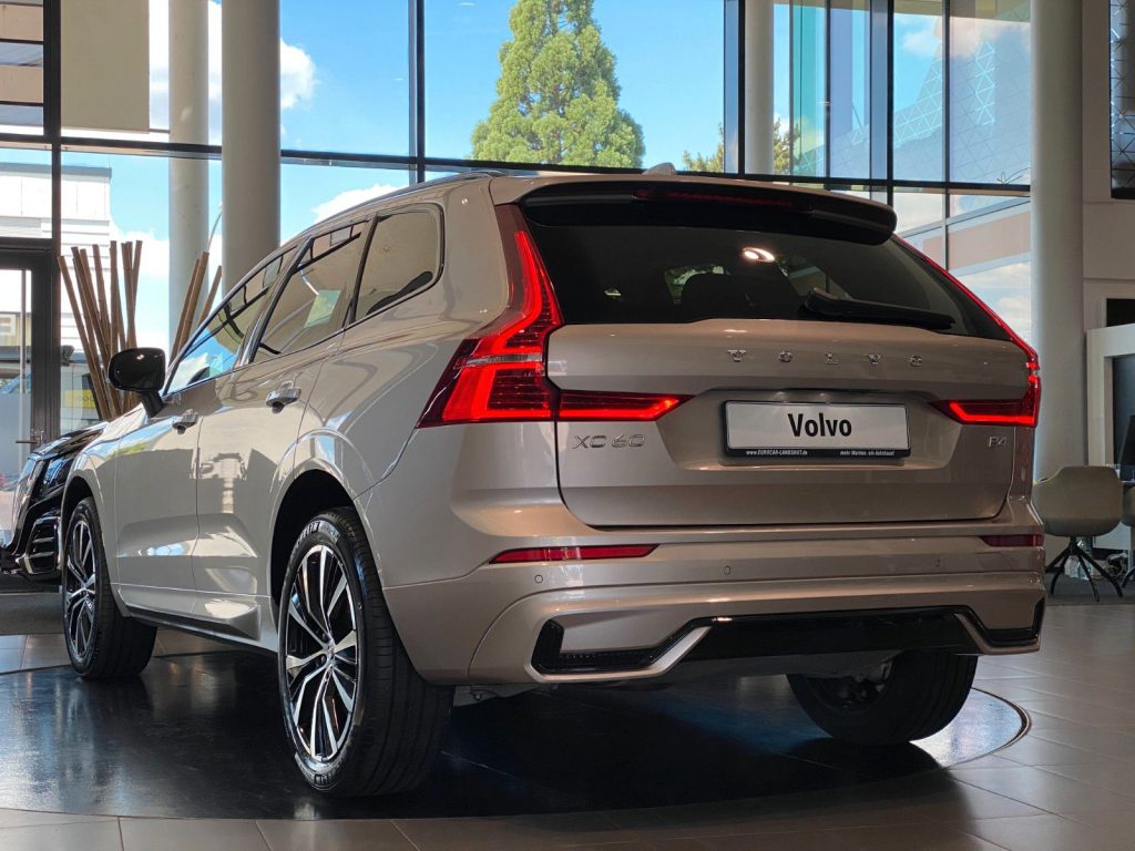 Volvo XC60 B4 Plus Dark Navi LED Memory Sthz ACC 20"