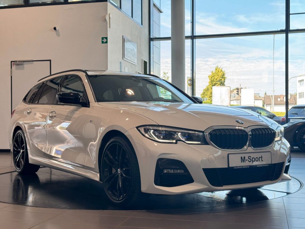 BMW 330i xDrive M-Sport CockpitProf Laser Pano Leder