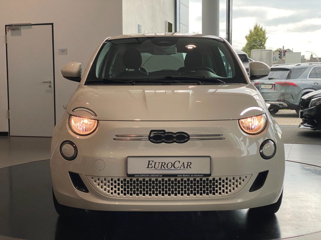 Fiat 500e SmartphoneInt. AmbienteB SpurhalteA.