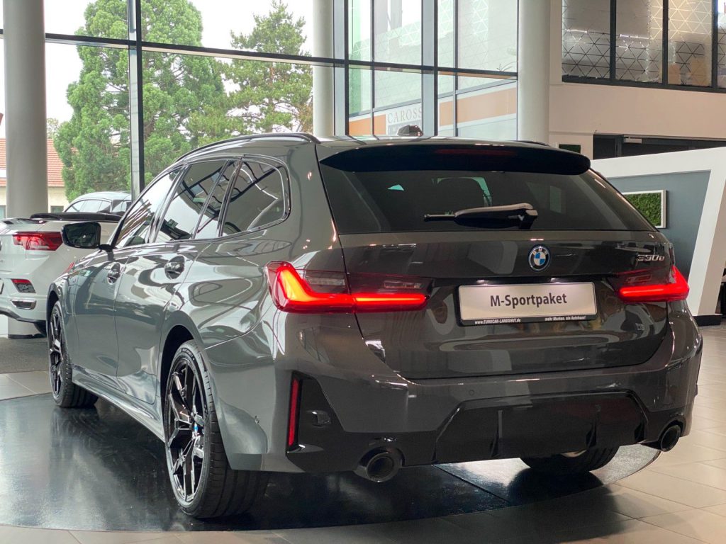 BMW 330e M-Sport Pro M-Sitze Carbon Pano H&K ACC AHK