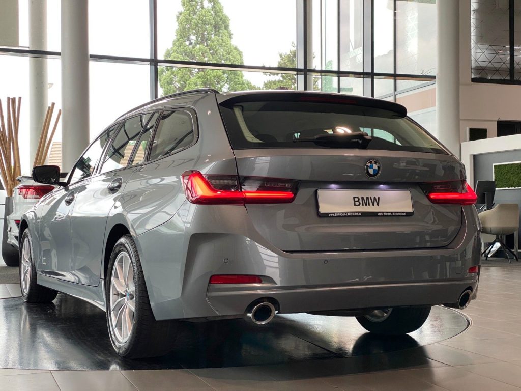 BMW 320d Touring xDrive Curved DrivingA. DAB Shz LED