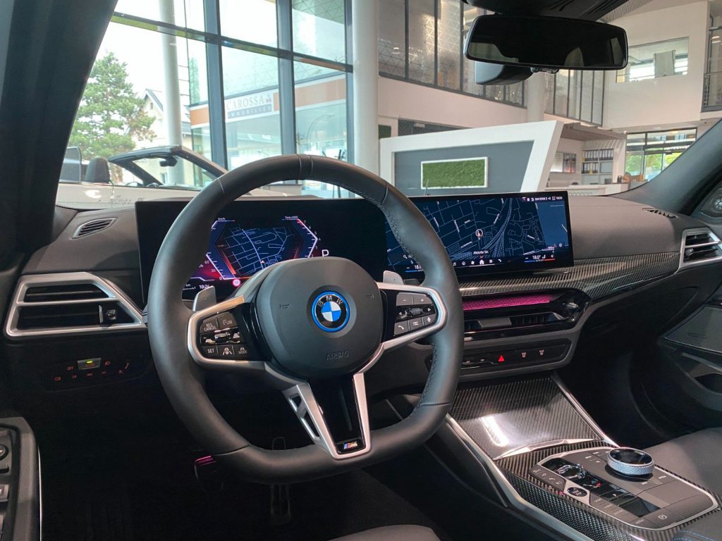 BMW 330e M-Sport Pro M-Sitze Carbon Pano H&K ACC AHK