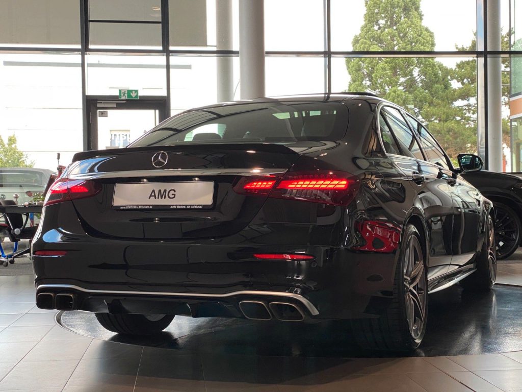 Mercedes-Benz E 63 S Lim. 4Matic+ MBUX Sbel Pano Burmester DTR