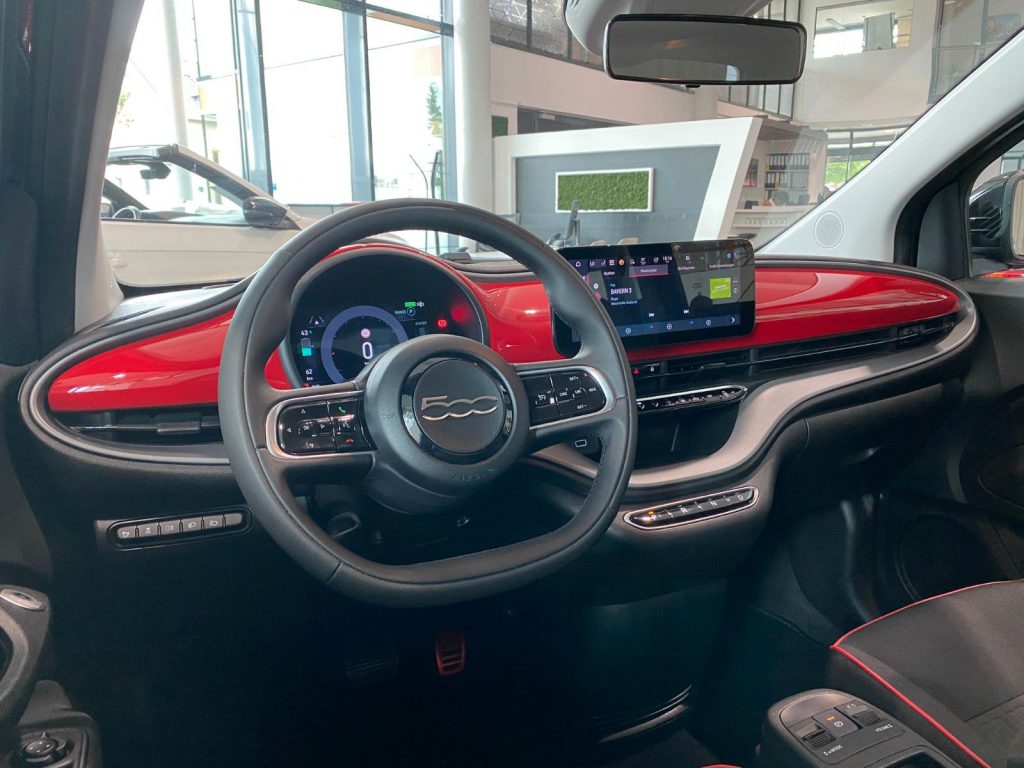Fiat 500e RED SmartphoneInt. KomfortP Shzg Kamera PDC