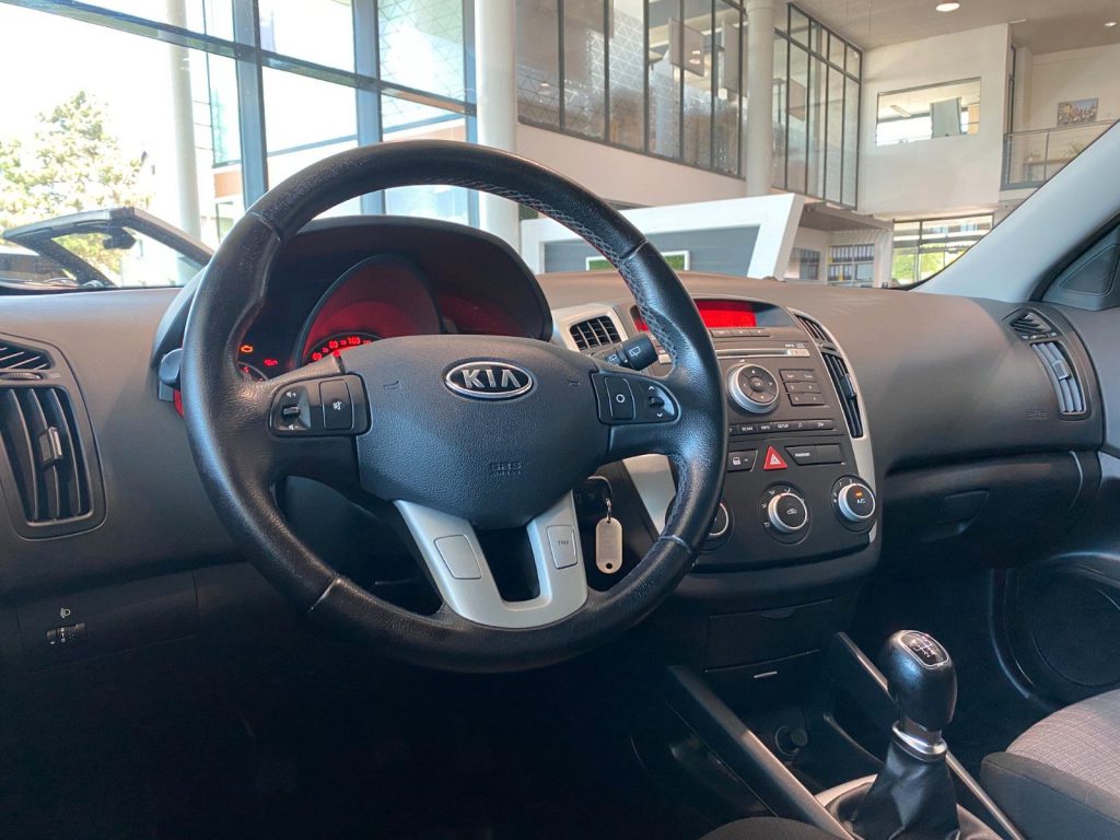 Kia Ceed 1.4 CVVT Attract Klima Radio HU: 05/2028