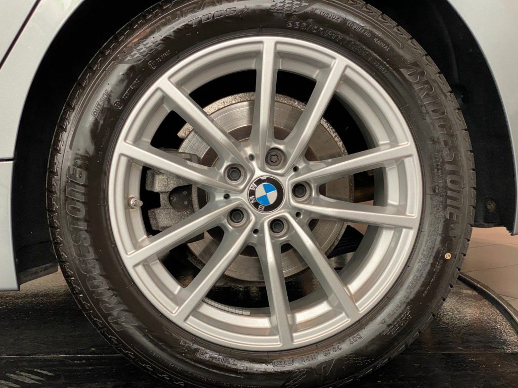 BMW 320d Touring xDrive Curved DrivingA. DAB Shz LED