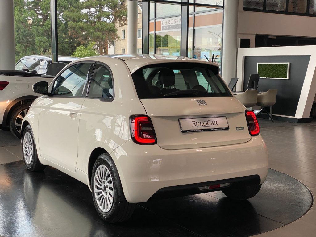 Fiat 500e SmartphoneInt. AmbienteB SpurhalteA.