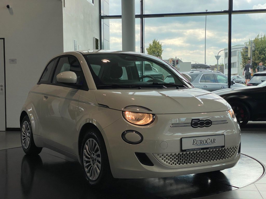 Fiat 500e SmartphoneInt. AmbienteB SpurhalteA.