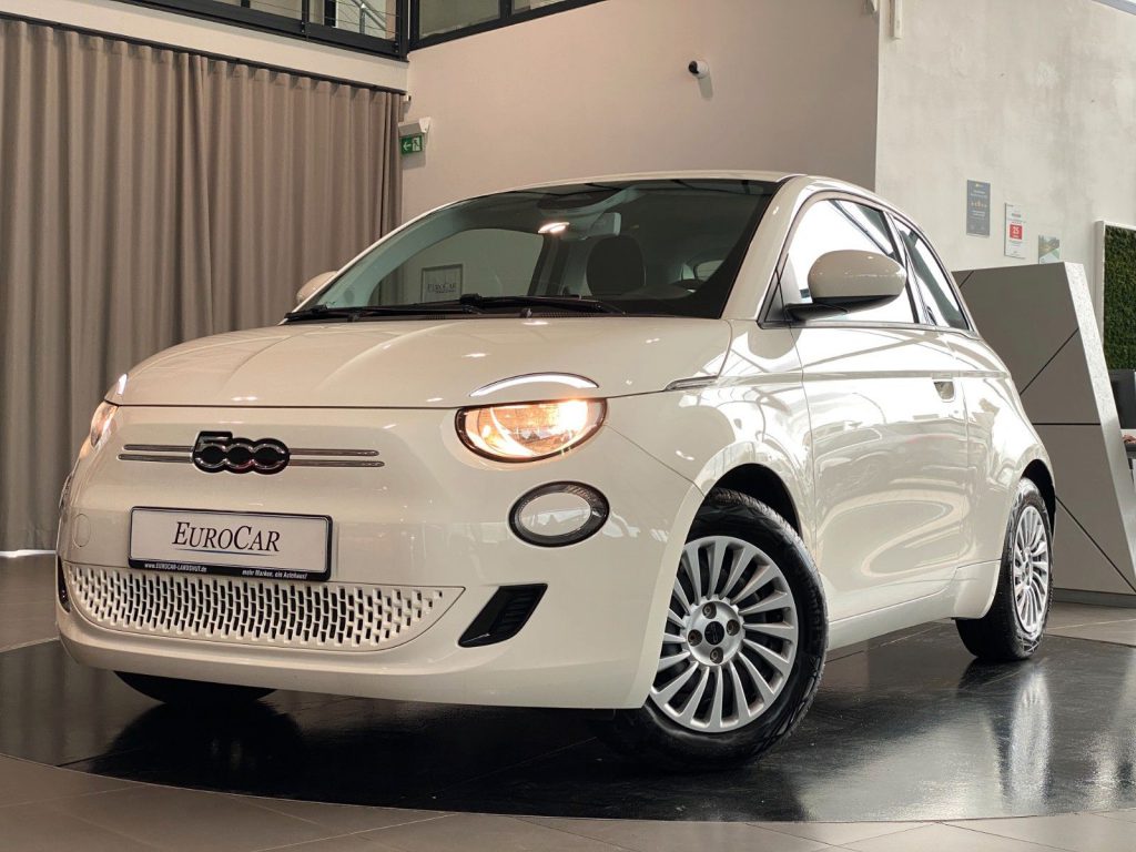 Fiat 500e SmartphoneInt. AmbienteB SpurhalteA.
