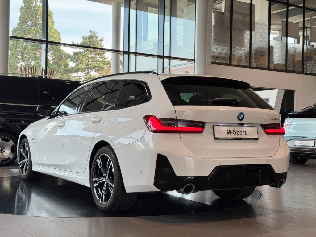 BMW 320e M-Sport Innov-Paket AmbienteB HUD H&K ACC