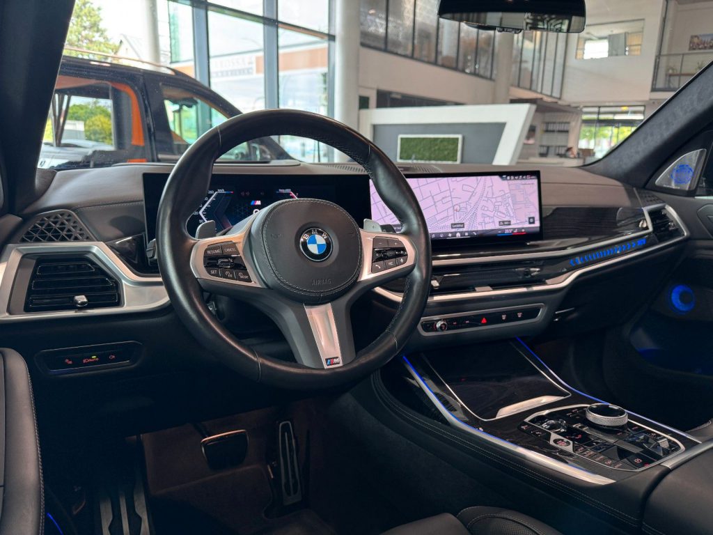 BMW X7 40i M-SportPro M-Sitze SkyL Sbel B&W ACC AHK
