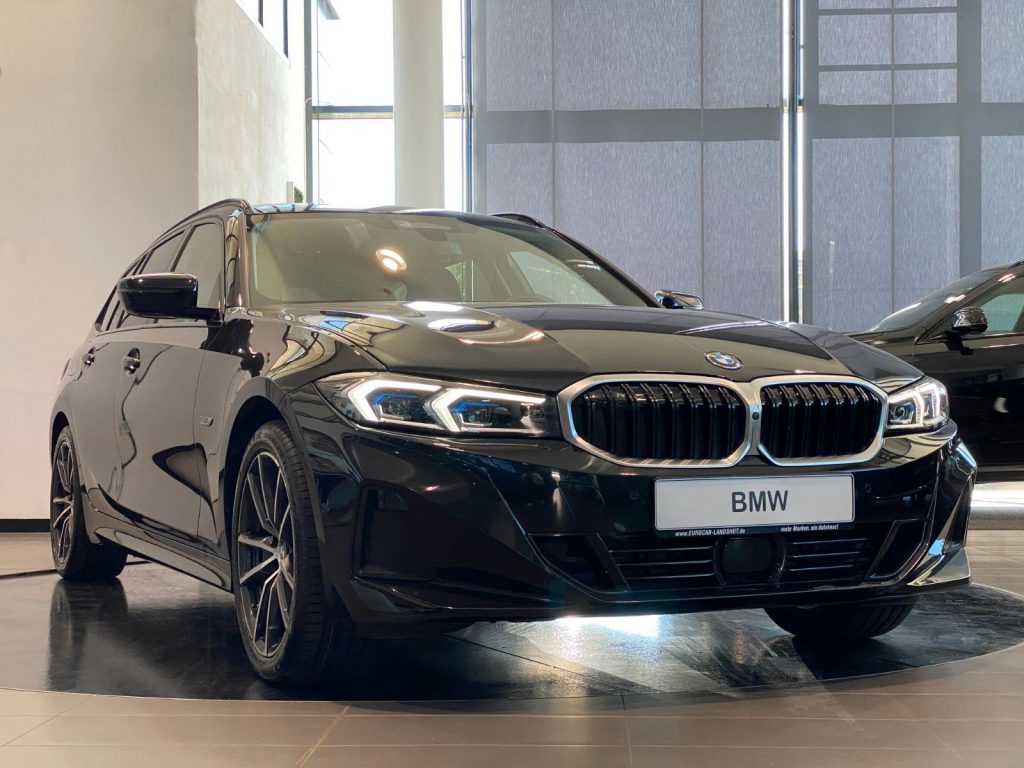 BMW 330e Curved Inno-Paket Pano SurrView HUD AHK ACC