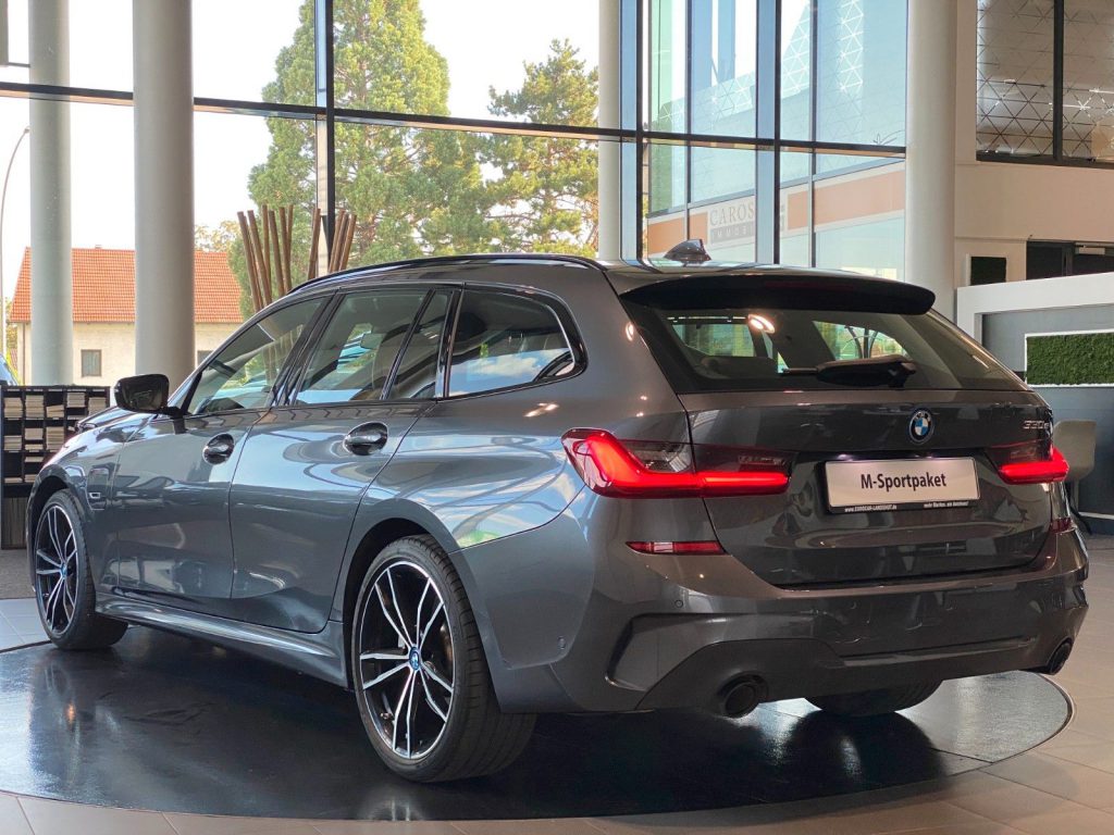 BMW 330e M-Sport Shadow Line Laser SurrView HUD 19"