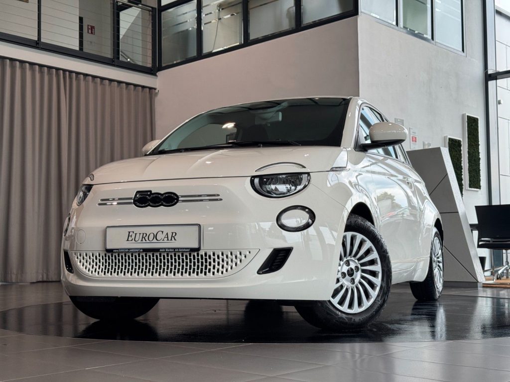 Fiat 500e SmartphoneInt. AmbienteB SpurhalteA.