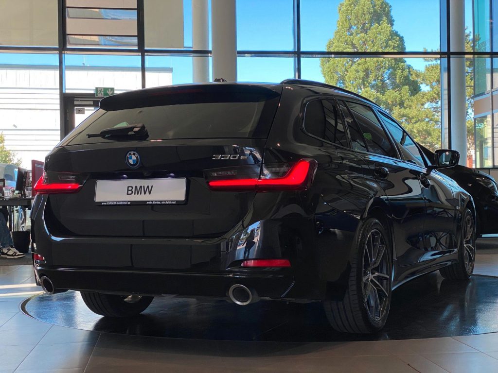 BMW 330e Curved Inno-Paket Pano SurrView HUD AHK ACC