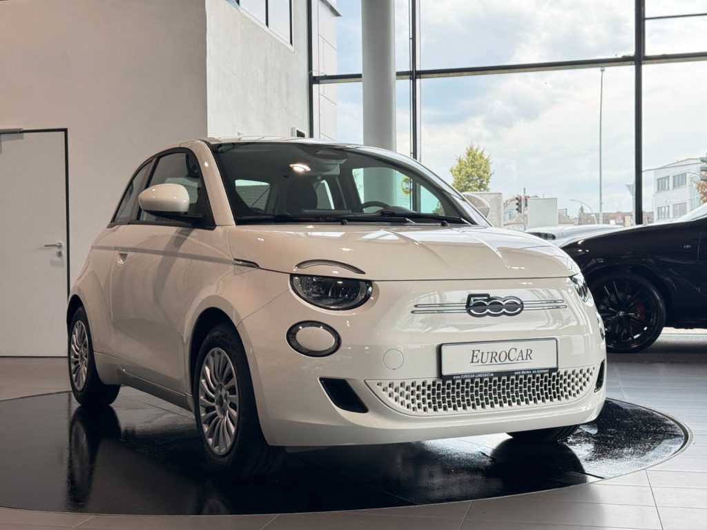 Fiat 500e SmartphoneInt. AmbienteB SpurhalteA.