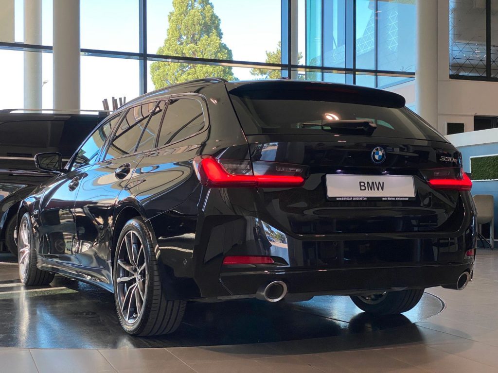 BMW 330e Curved Inno-Paket Pano SurrView HUD AHK ACC