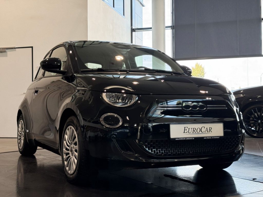 Fiat 500e RED SmartphoneInt. KomfortP Shzg Kamera PDC
